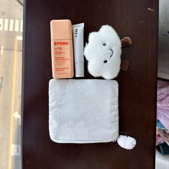 Sequin Beaded Coin Purse - Picture 3 of 3